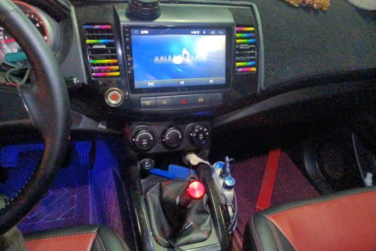 Used Land X8 2014 Explorer Edition 2.0T Diesel 4x4 Luxury Model Audio And AC Panel