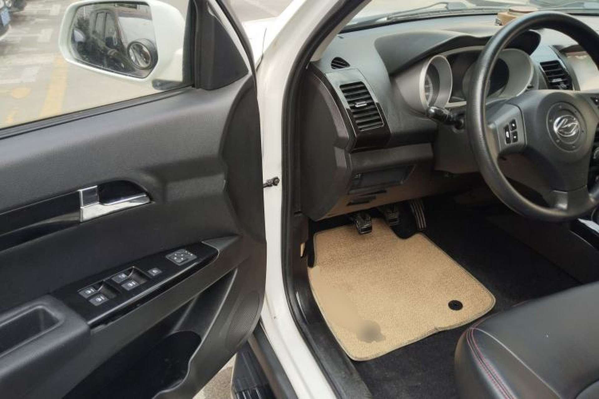 Used Land X8 2014 Explorer Edition 2.0T Diesel 4x2 Luxury Model Driver Seat