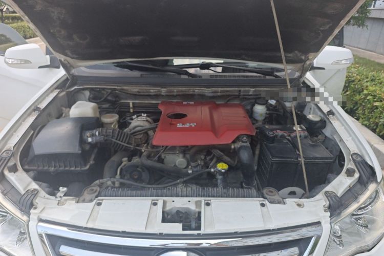 Used Land X8 2014 Explorer Edition 2.0T Gasoline 4x2 Luxury Model Engine Bay