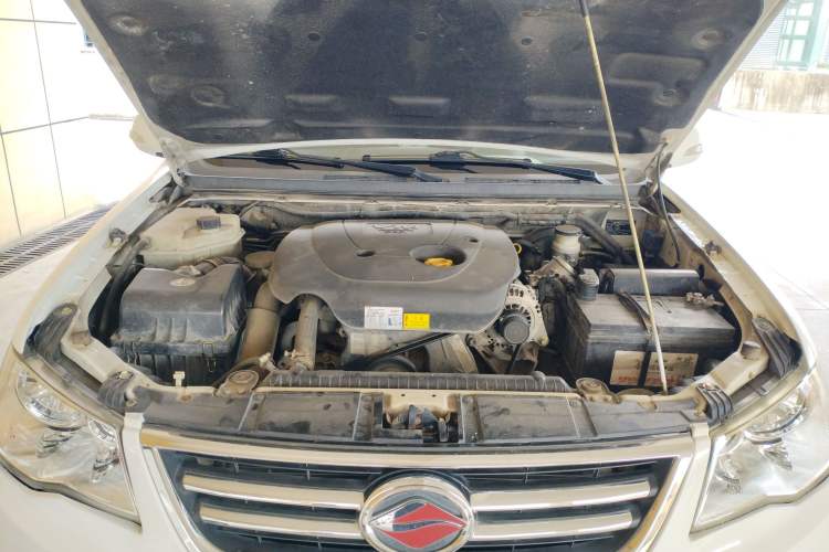 Used Land X8 2014 Explorer Edition 2.0T Diesel 4x2 Ultra-Luxury Model Engine Bay