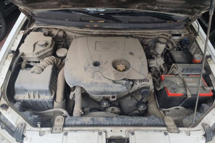 Used Land X8 2014 Explorer Edition 2.5T Diesel 4x4 Ultra-Luxury Model Engine Bay