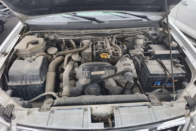 Used Land X8 2014 Explorer Edition 2.0T Diesel 4x2 Luxury Model Engine Bay