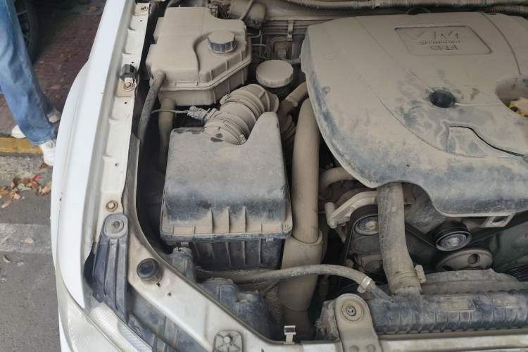 Used Land X8 2014 Explorer Edition 2.5T Diesel 4x4 Ultra-Luxury Model Engine Bay Right