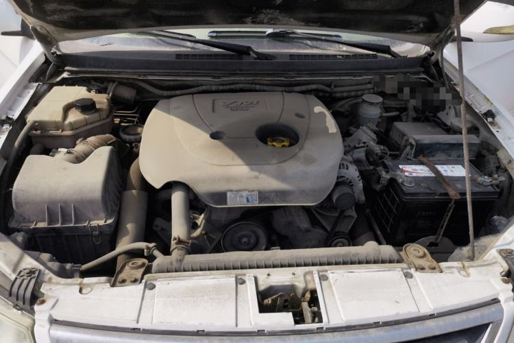Used Land X8 2014 Explorer Edition 2.0T Diesel 4x2 Ultra-Luxury Model Engine Bay