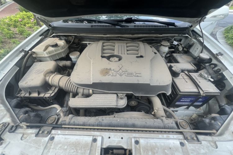 Used Land X8 2014 Explorer Edition 2.4L Gasoline 4x4 Luxury Model Engine Bay