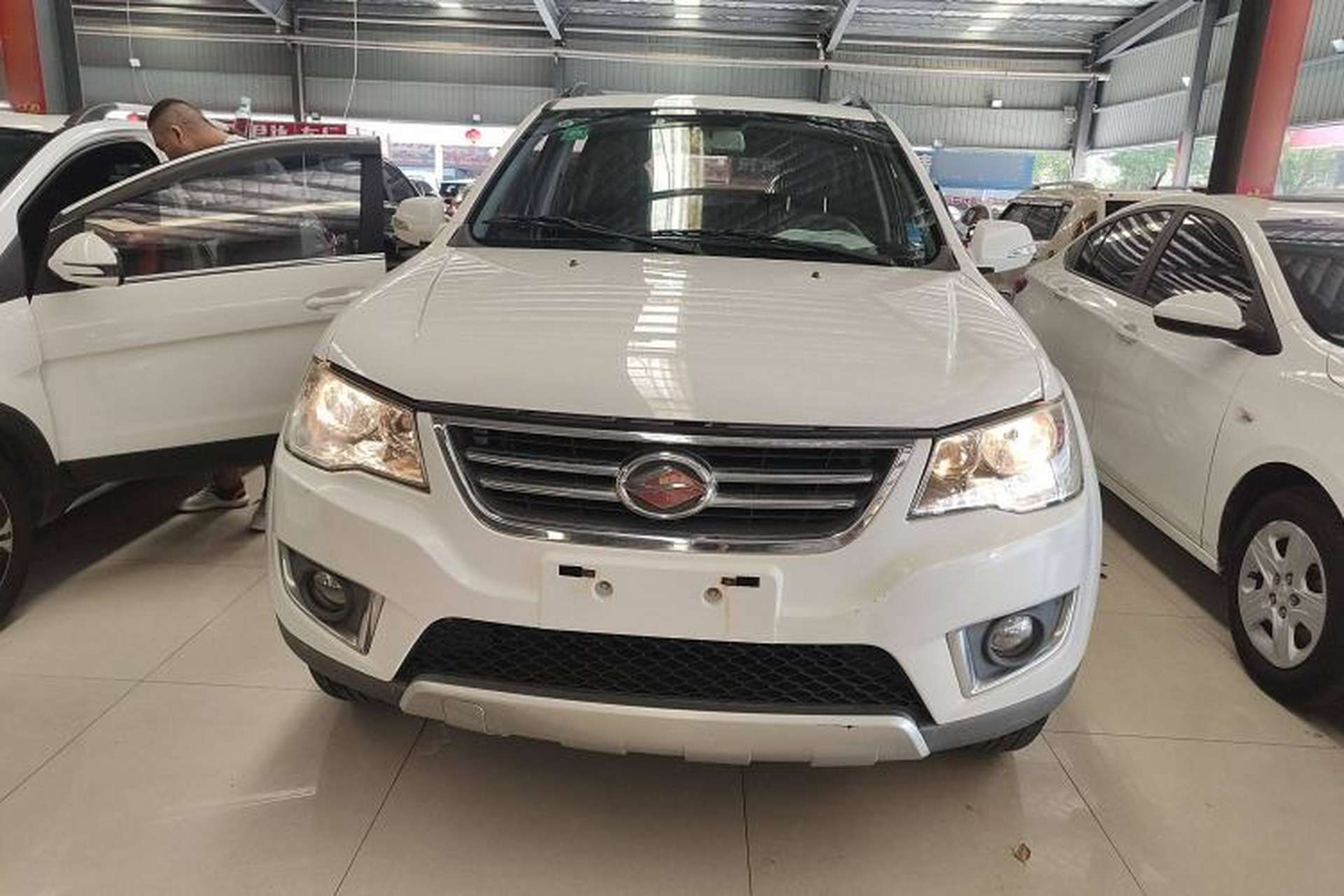 Used Land X8 2014 Explorer Edition 2.0L Urban Pioneer Version Front