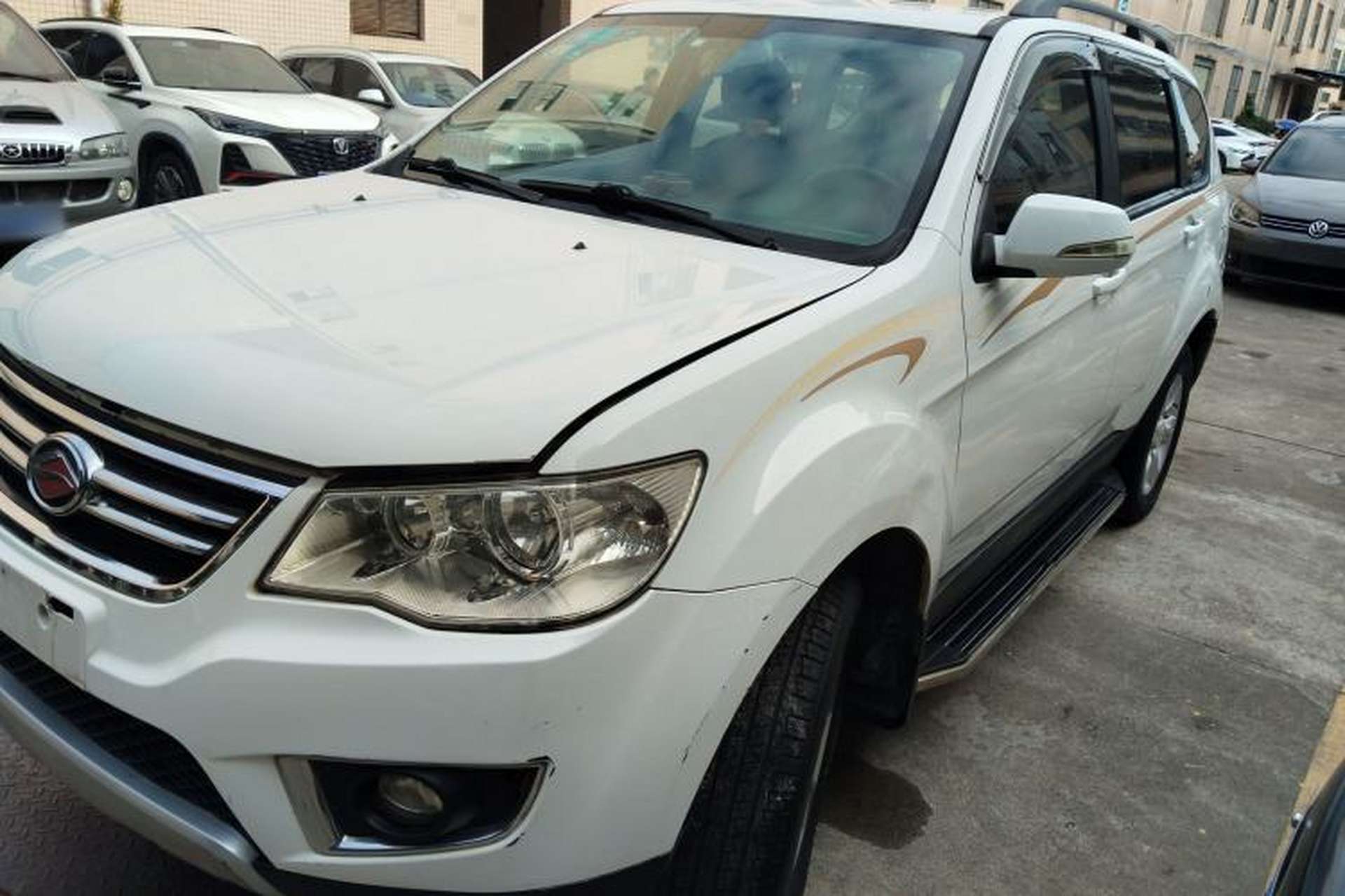 Used Land X8 2014 Explorer Edition 2.0T Diesel 4x2 Luxury Model Front Left 45 Deg