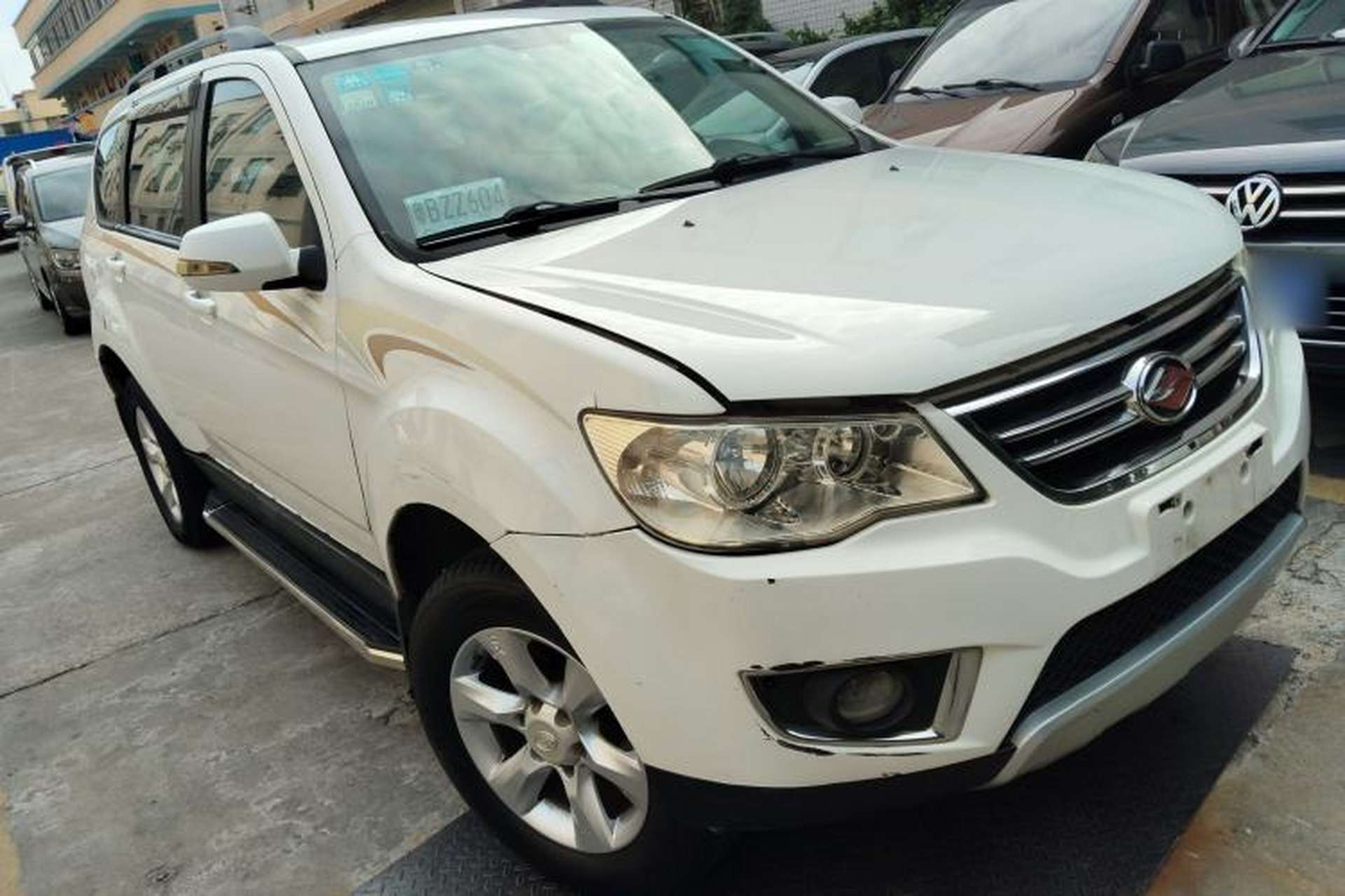 Used Land X8 2014 Explorer Edition 2.0T Diesel 4x2 Luxury Model Front Right 45 Deg