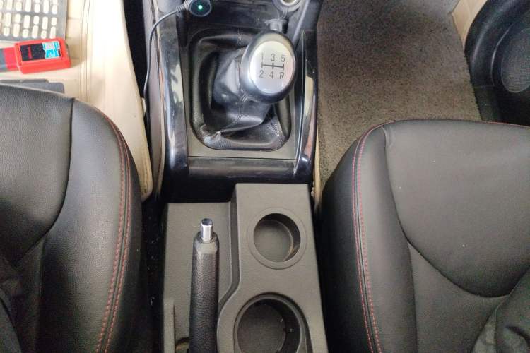 Used Land X8 2014 Explorer Edition 2.0T Diesel 4x2 Ultra-Luxury Model Gear Lever
