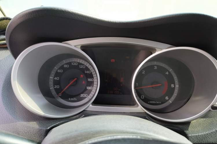 Used Land X8 2014 Explorer Edition 2.0T Diesel 4x2 Ultra-Luxury Model Instrument Cluster