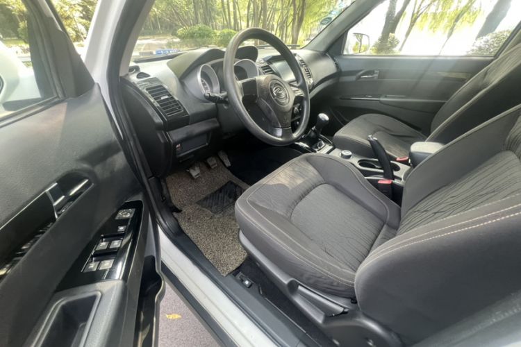 Used Land X8 2014 Explorer Edition 2.4L Gasoline 4x4 Luxury Model Interior 1