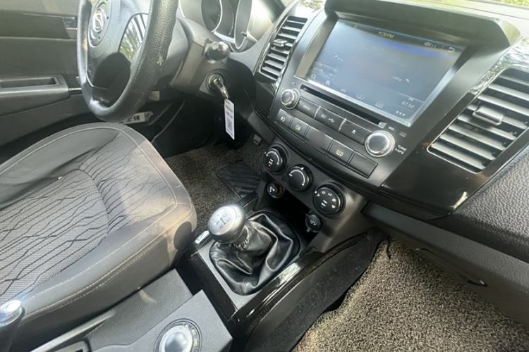 Used Land X8 2014 Explorer Edition 2.4L Gasoline 4x4 Luxury Model Interior 3