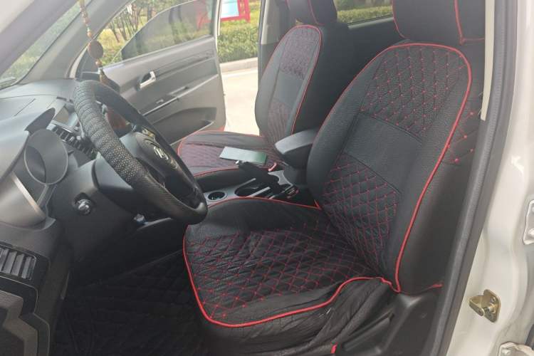 Used Land X8 2014 Explorer Edition 2.0T Gasoline 4x2 Luxury Model Left Front Seat