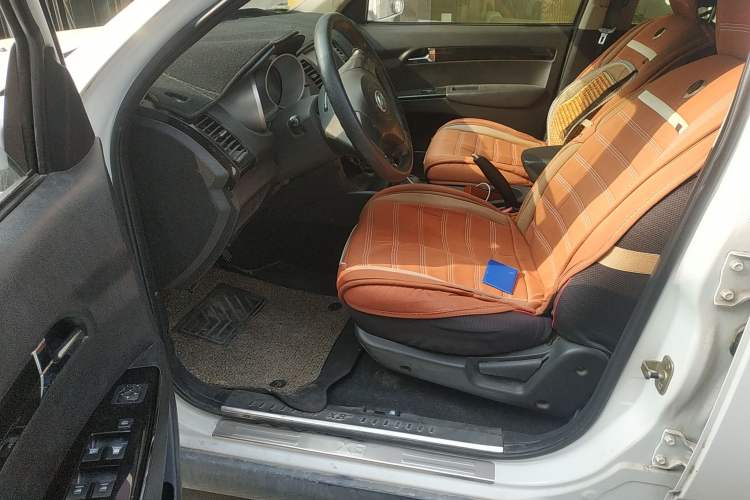 Used Land X8 2014 Explorer Edition 2.0T Gasoline 4x2 Luxury Model Left Front Seat