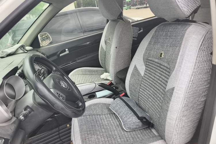 Used Land X8 2014 Explorer Edition 2.0T Diesel 4x2 Luxury Model Left Front Seat