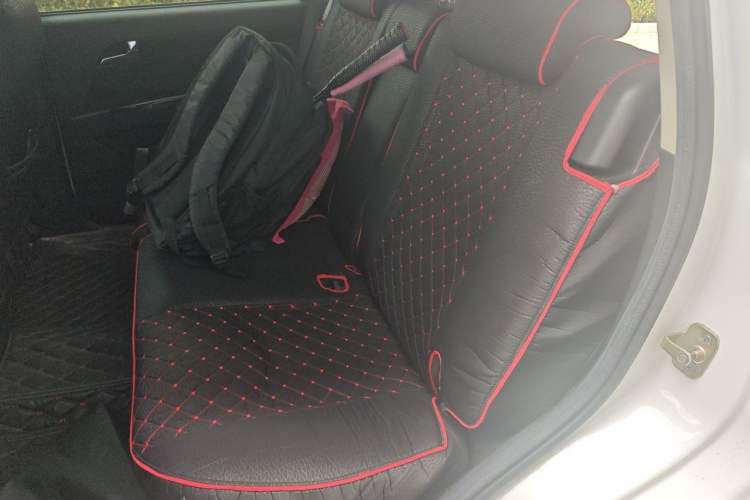 Used Land X8 2014 Explorer Edition 2.0T Gasoline 4x2 Luxury Model Left Rear Seat