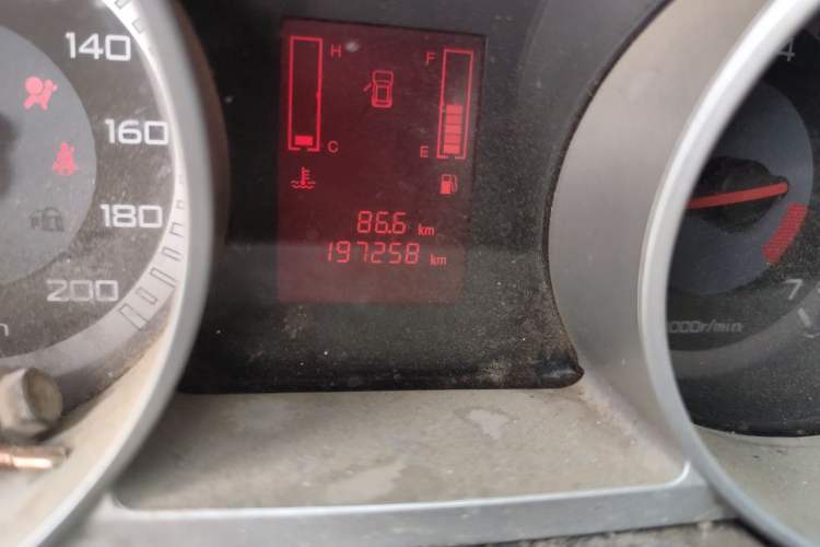 Used Land X8 2014 Explorer Edition 2.0L Urban Pioneer Version Odometer Close Up