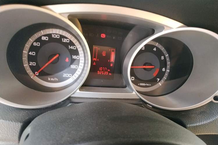 Used Land X8 2014 Explorer Edition 2.0T Gasoline 4x2 Luxury Model Odometer Close Up