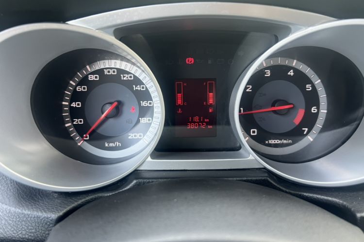 Used Land X8 2014 Explorer Edition 2.4L Gasoline 4x4 Luxury Model Odometer Close Up