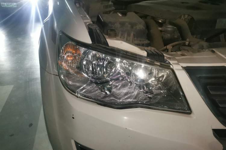 Used Land X8 2014 Explorer Edition 2.0T Diesel 4x2 Ultra-Luxury Model Right Front Headlight