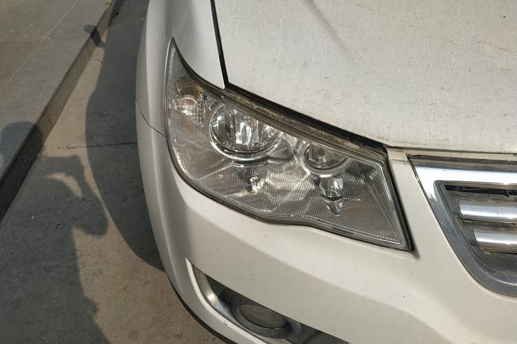 Used Land X8 2014 Explorer Edition 2.0T Gasoline 4x2 Luxury Model Right Front Headlight