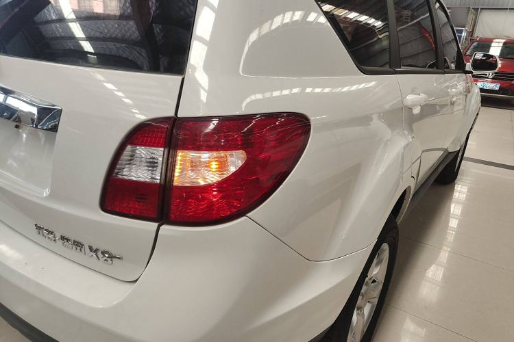 Used Land X8 2014 Explorer Edition 2.0L Urban Pioneer Version Right Rear Taillight