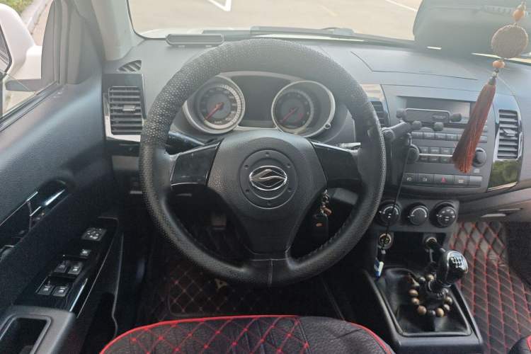Used Land X8 2014 Explorer Edition 2.0T Gasoline 4x2 Luxury Model Steering Wheel