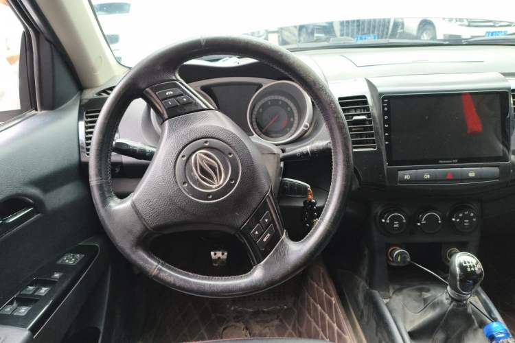 Used Land X8 2014 Explorer Edition 2.0T Gasoline 4x4 Ultra-Luxury Model Steering Wheel
