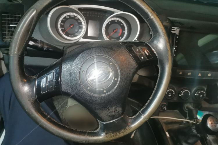 Used Land X8 2014 Explorer Edition 2.0T Diesel 4x2 Ultra-Luxury Model Steering Wheel