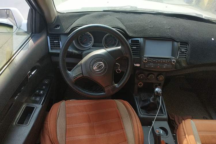 Used Land X8 2014 Explorer Edition 2.0T Gasoline 4x2 Luxury Model Steering Wheel