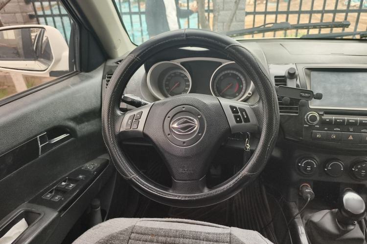 Used Land X8 2014 Explorer Edition 2.0T Diesel 4x2 Luxury Model Steering Wheel