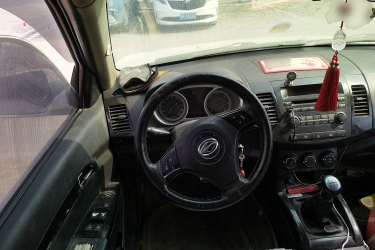 Used Land X8 2014 Explorer Edition 2.0T Diesel 4x2 Ultra-Luxury Model Steering Wheel