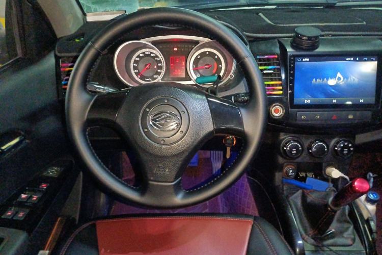 Used Land X8 2014 Explorer Edition 2.0T Diesel 4x4 Luxury Model Steering Wheel