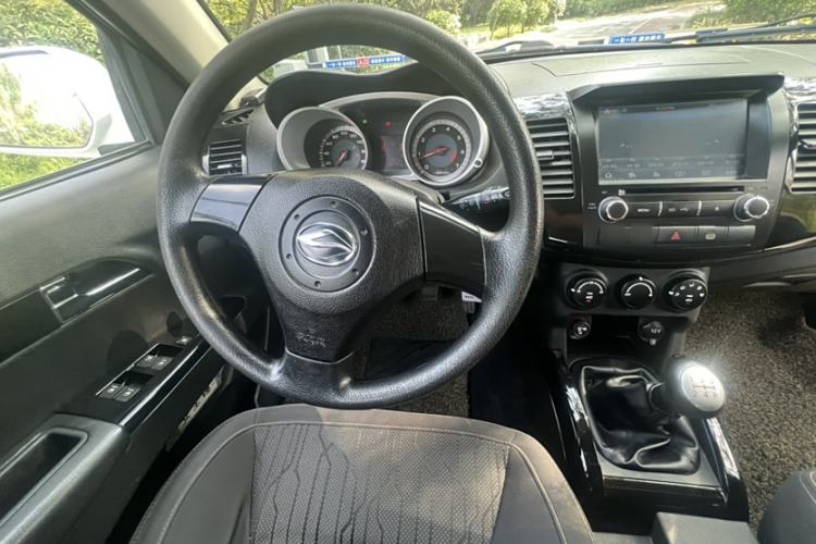Used Land X8 2014 Explorer Edition 2.4L Gasoline 4x4 Luxury Model Steering Wheel