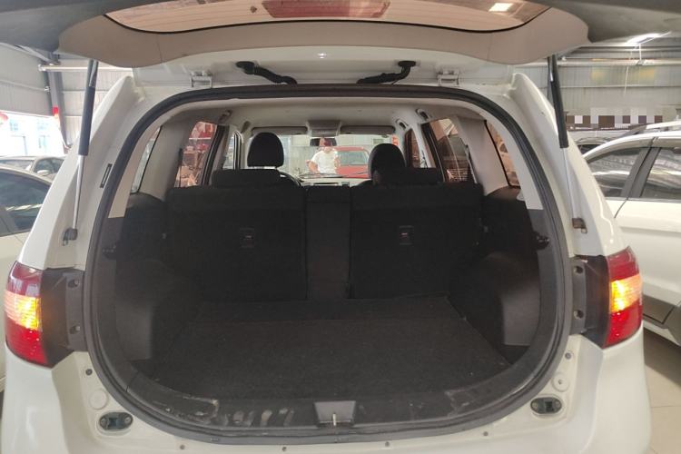 Used Land X8 2014 Explorer Edition 2.0L Urban Pioneer Version Trunk