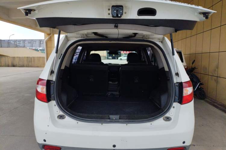 Used Land X8 2014 Explorer Edition 2.0T Diesel 4x2 Ultra-Luxury Model Trunk