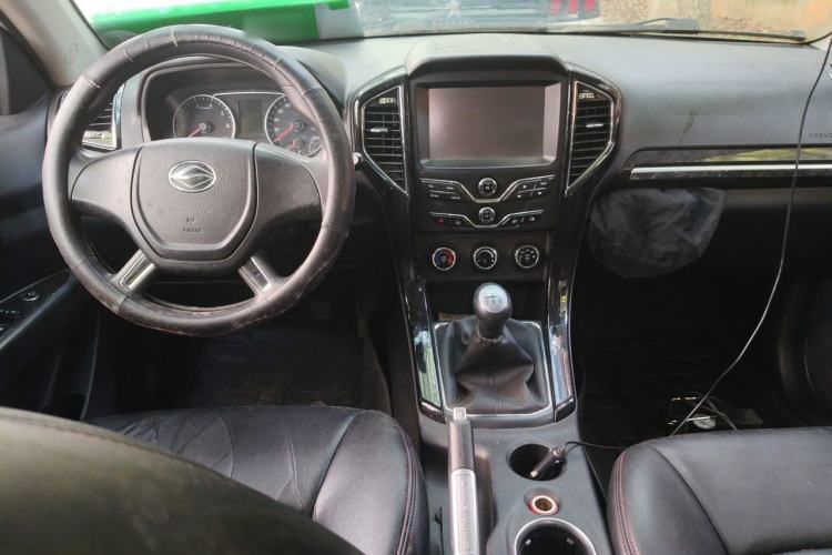 Used Land X8 2015 Explorer Edition 2.0T Gasoline 4x2 Luxury Model Center Console