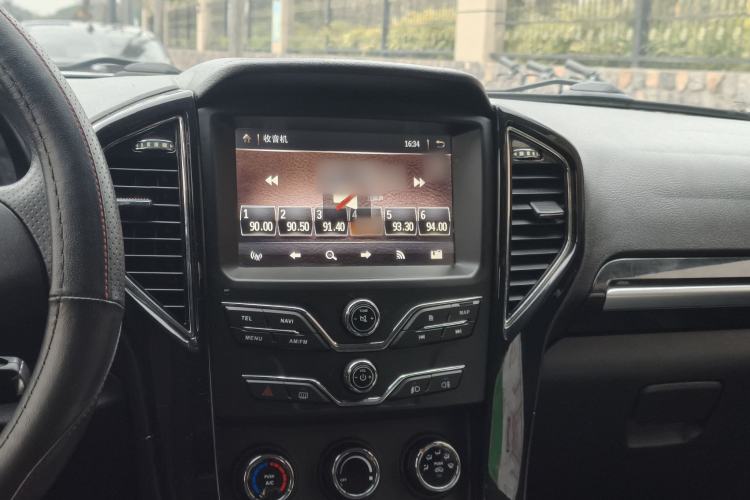 Used Land X8 2015 Explorer Edition 2.0T Diesel 4x4 Luxury Model Audio And AC Panel