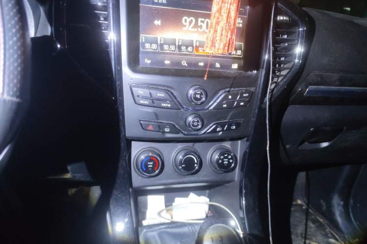 Used Land X8 2015 Explorer Edition 2.0T Diesel 4x4 Luxury Model Audio And AC Panel