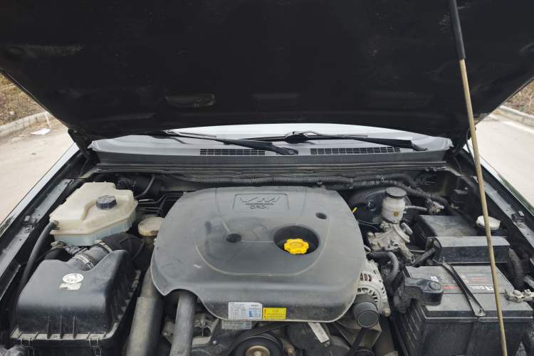 Used Land X8 2015 Explorer Edition 2.0T Diesel 4x4 Luxury Model Engine Bay