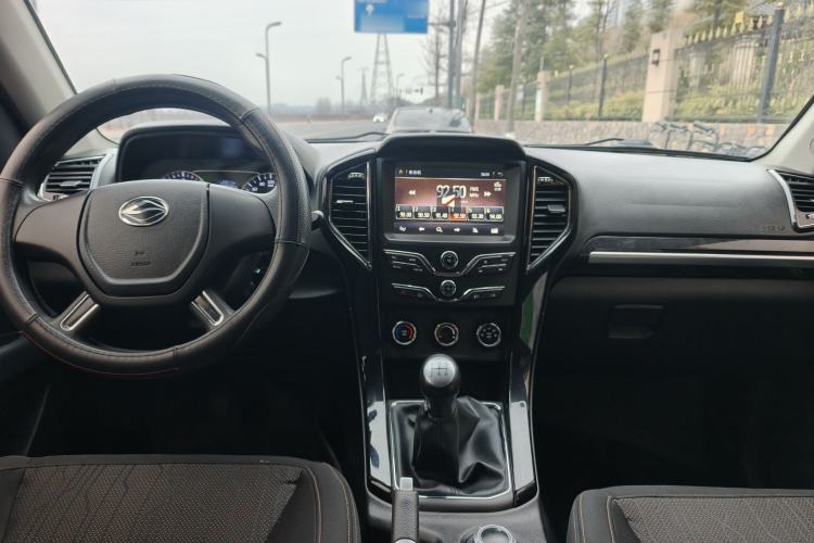 Used Land X8 2015 Explorer Edition 2.0T Diesel 4x4 Luxury Model Interior 1