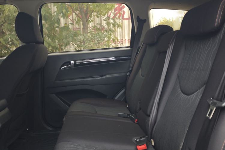 Used Land X8 2015 Explorer Edition 2.0T Diesel 4x4 Luxury Model Interior 4