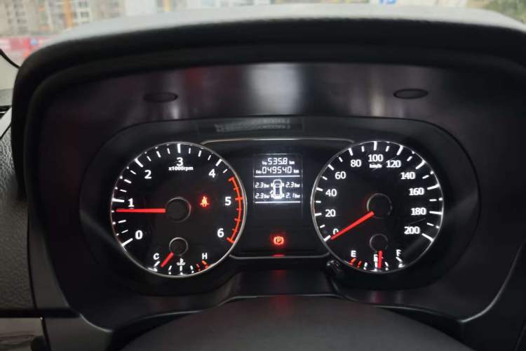 Used Land X8 2015 Explorer Edition 2.0T Diesel 4x4 Luxury Model Odometer Close Up