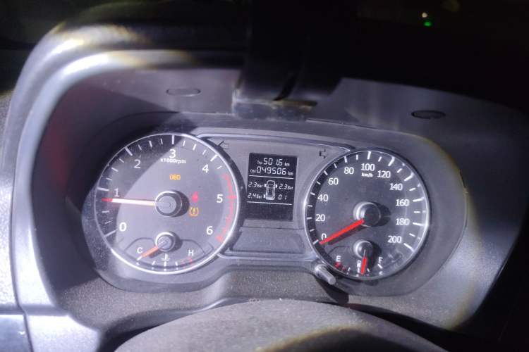 Used Land X8 2015 Explorer Edition 2.0T Diesel 4x4 Luxury Model Odometer Close Up