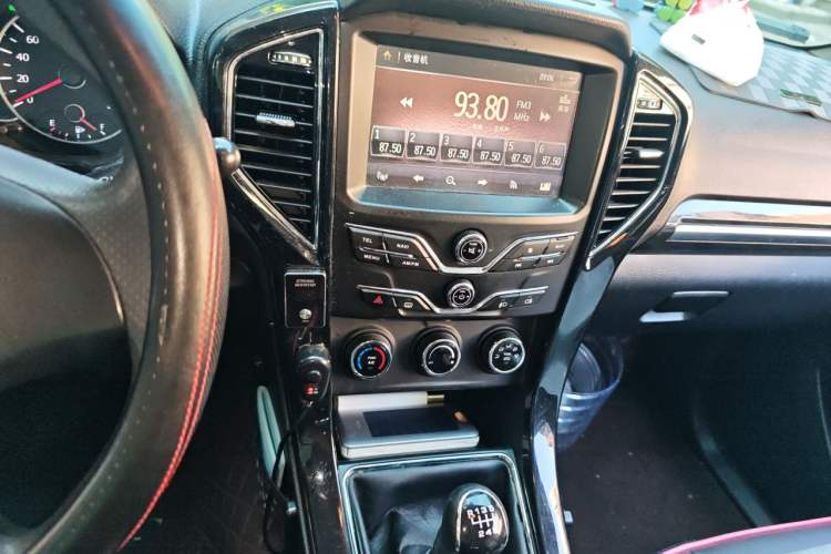 Used Land X8 2015 Explorer Edition 2.0T Gasoline 4x4 Luxury Model Audio And AC Panel