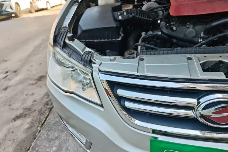 Used Land X8 2015 Explorer Edition 2.0T Gasoline 4x4 Luxury Model Engine Bay Right