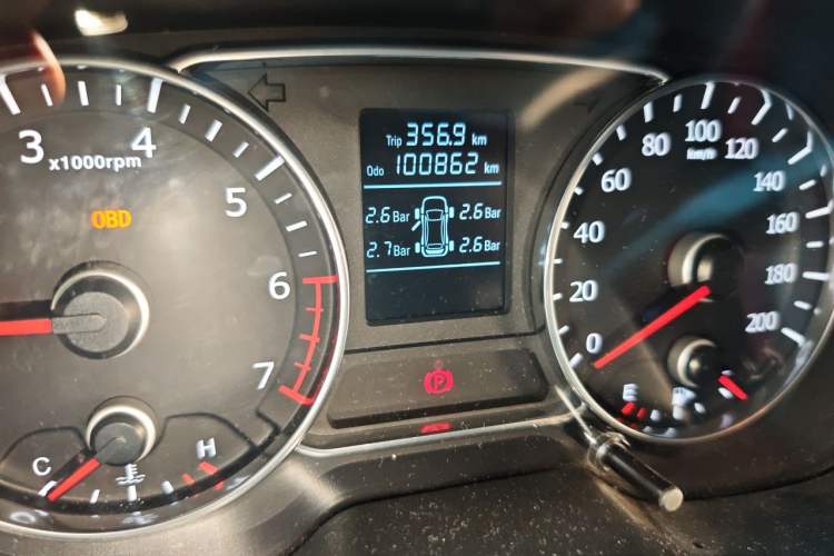Used Land X8 2015 Explorer Edition 2.0T Gasoline 4x4 Luxury Model Odometer Close Up