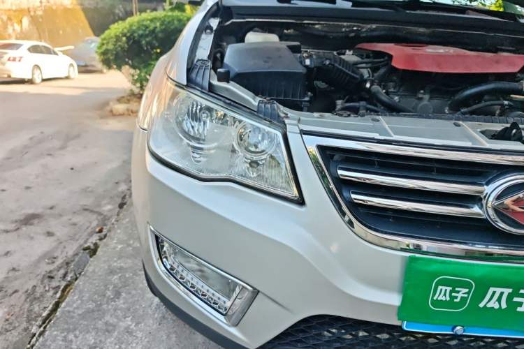 Used Land X8 2015 Explorer Edition 2.0T Gasoline 4x4 Luxury Model Right Front Headlight
