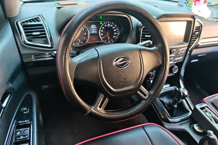 Used Land X8 2015 Explorer Edition 2.0T Gasoline 4x4 Luxury Model Steering Wheel
