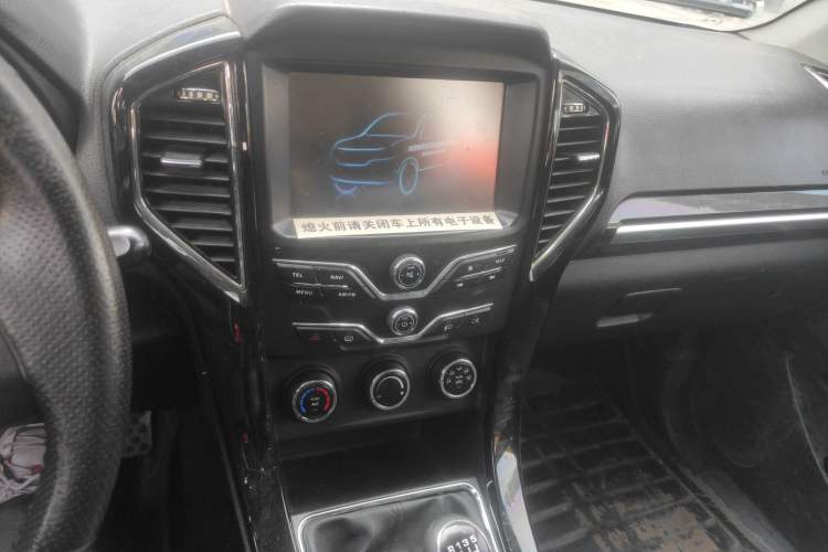 Used Land X8 2015 Explorer Edition 2.0T Gasoline 4x4 Ultra-Luxury Model Audio And AC Panel